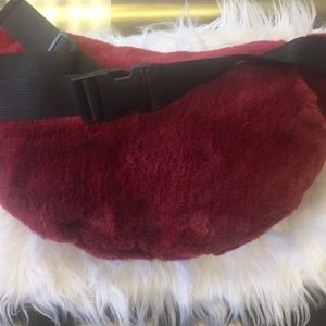 Fuzzy Fanny bag w/front pockets